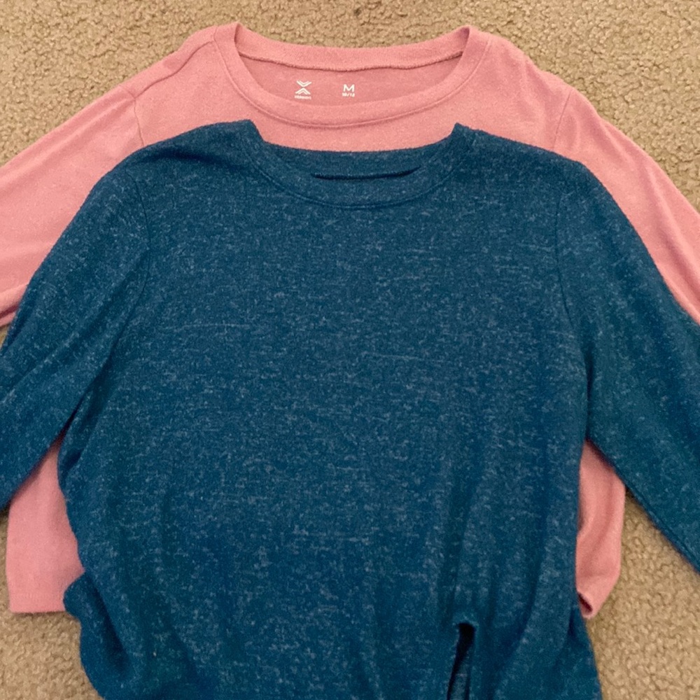 2 pack, long sleeve sweaters.